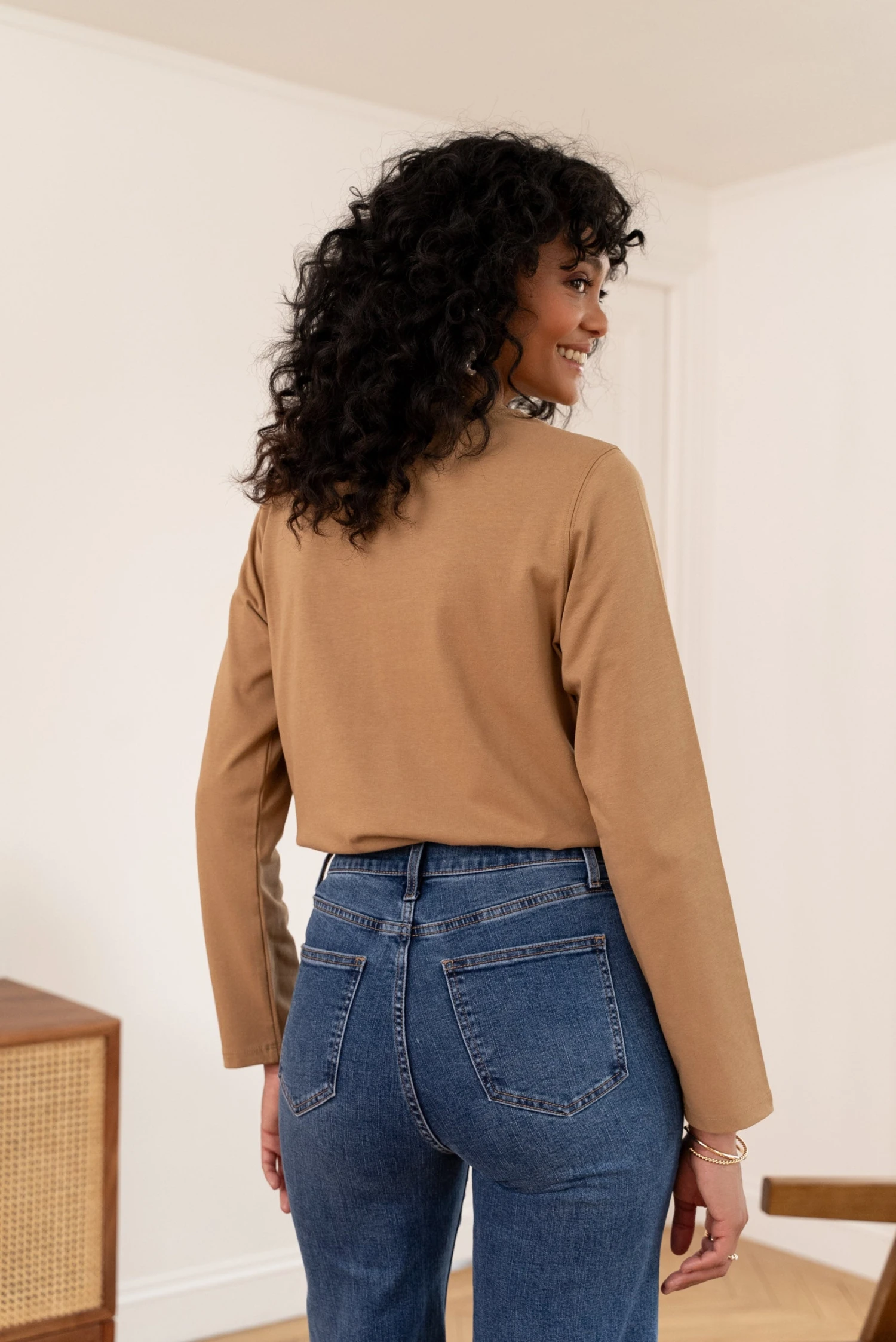 T-shirt Olivia - Camel 4 T-shirt Olivia - Camel – Image 3