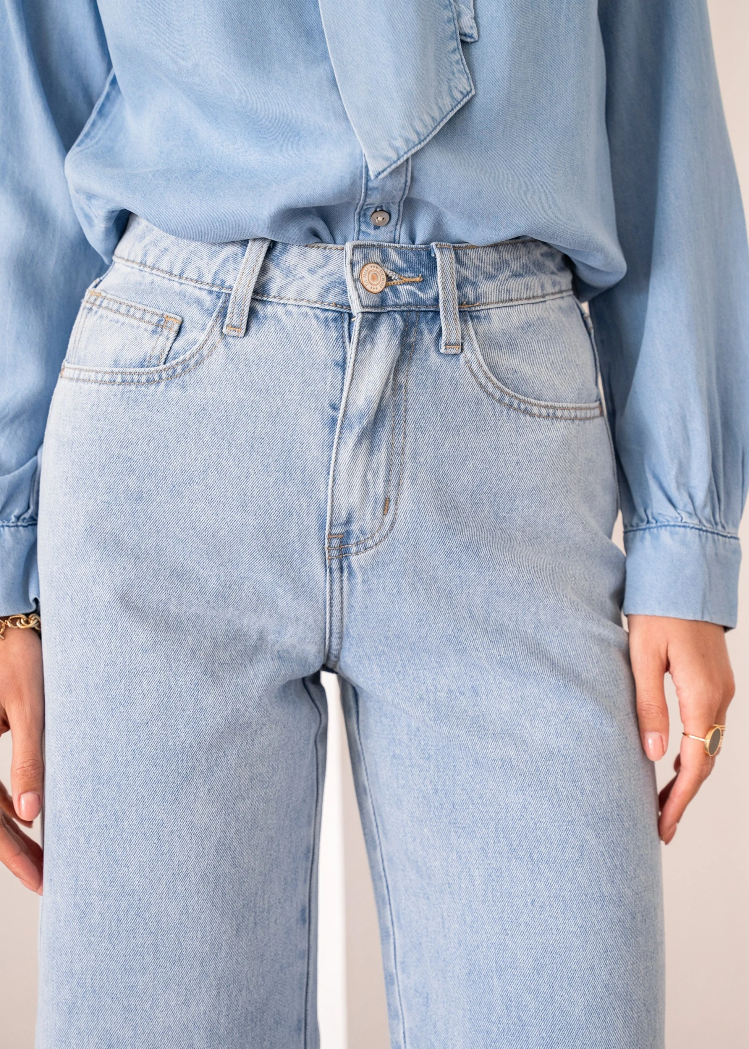 Jean Colombe - Denim Très Clair 5 Jean Colombe - Denim Très Clair – Image 3